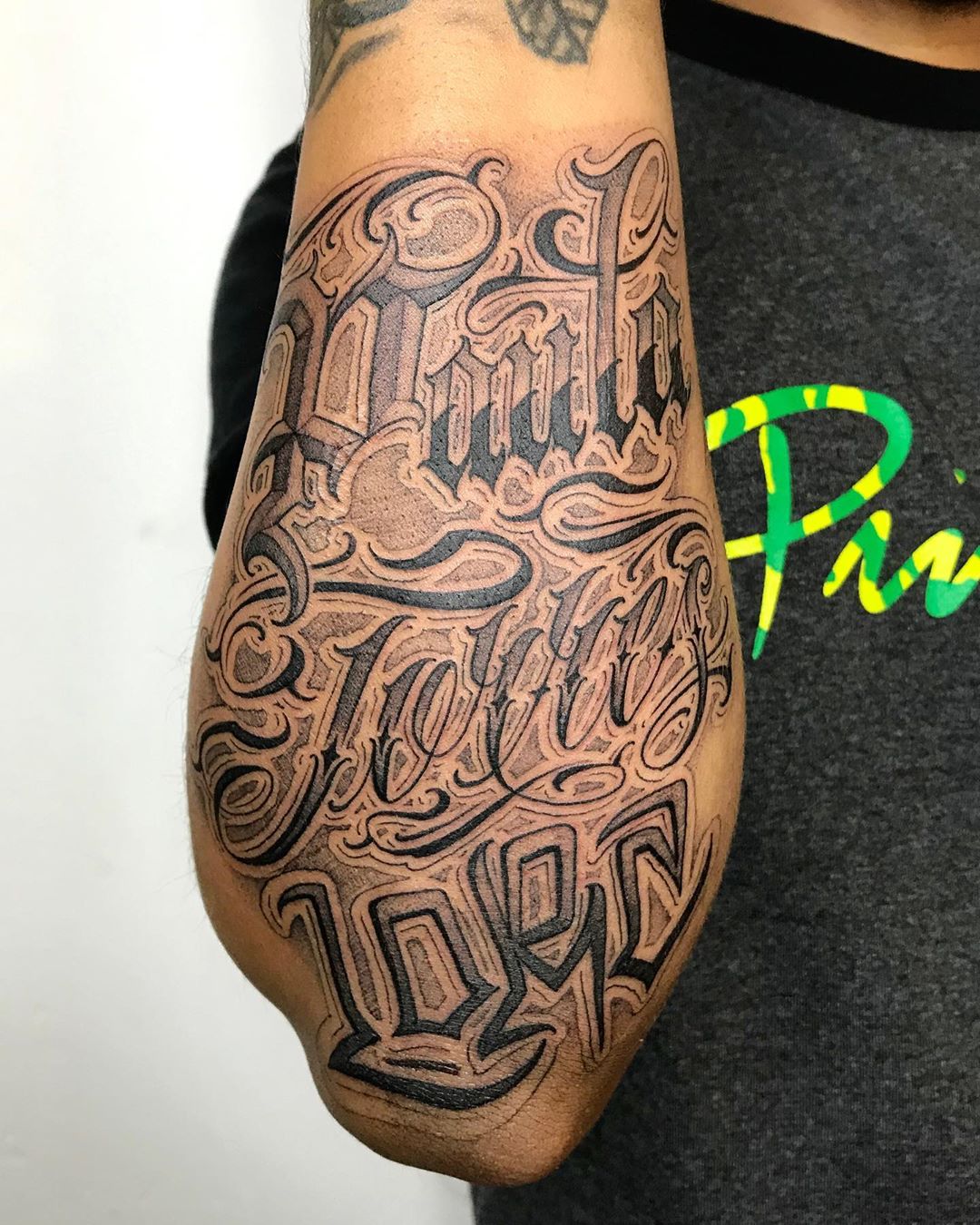 chicano-tattoo-style-lettering