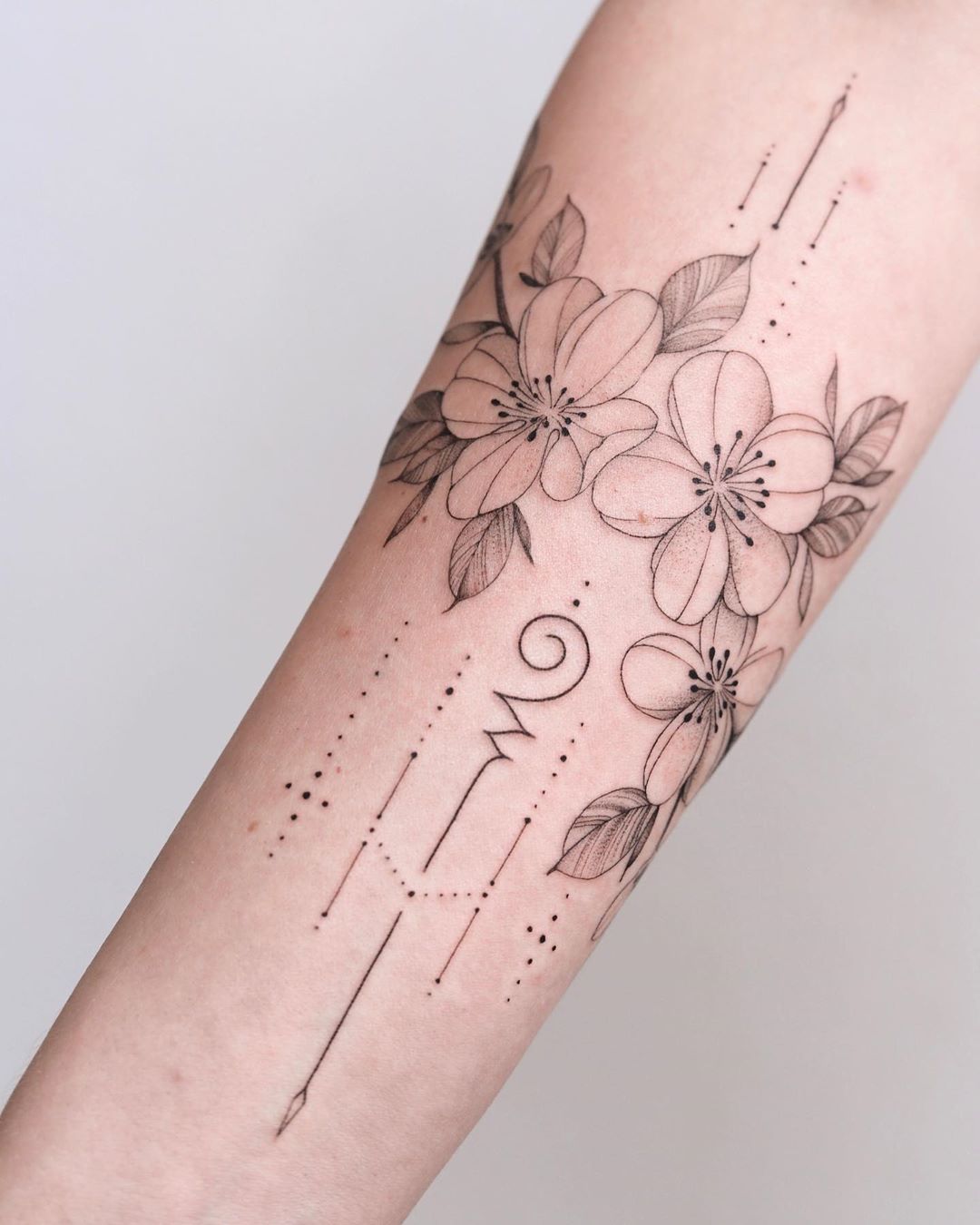 minimalism-tatto-style-arm