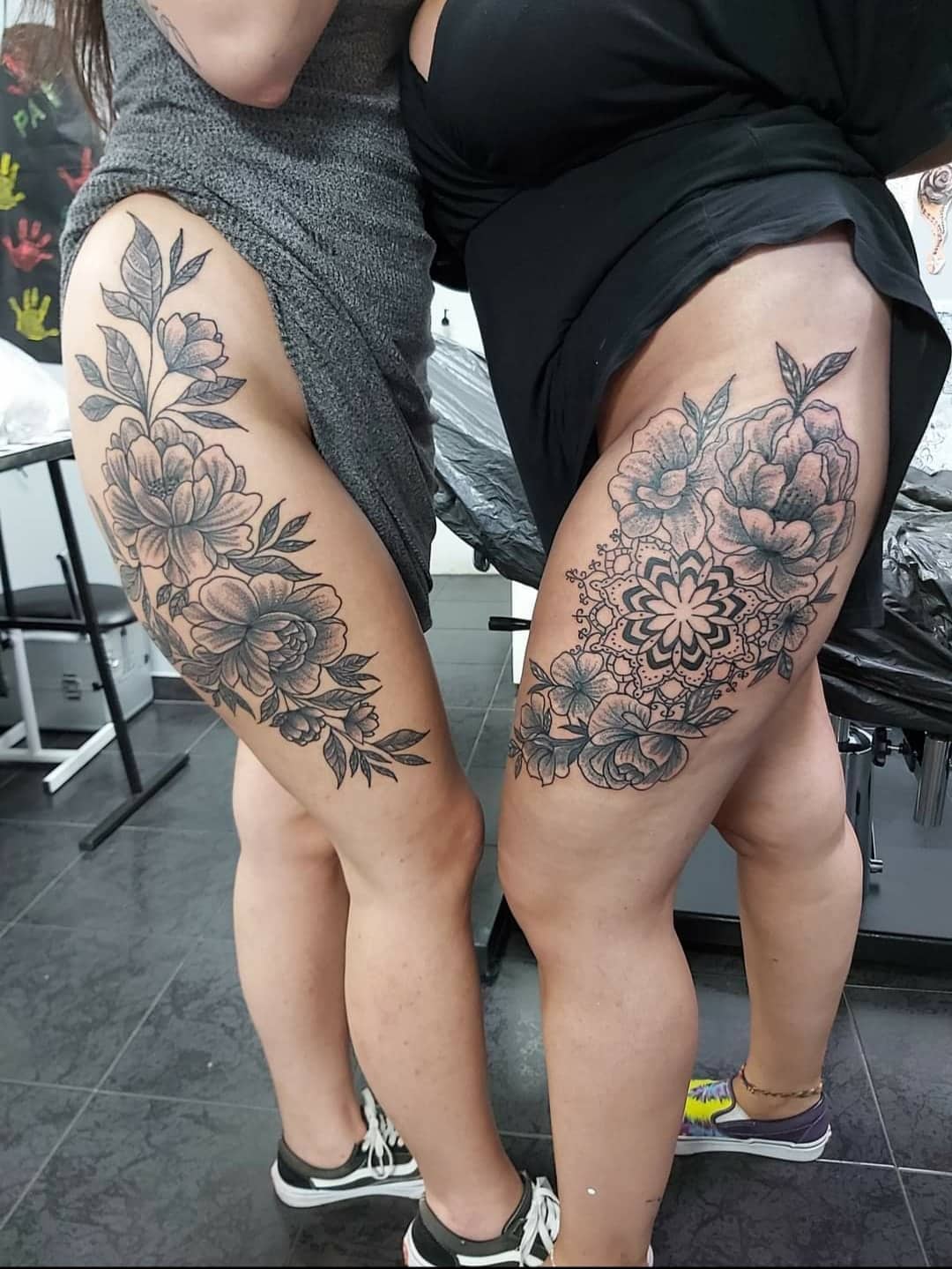 estevam-pinho-tattoo-artist-flowers-2-legs