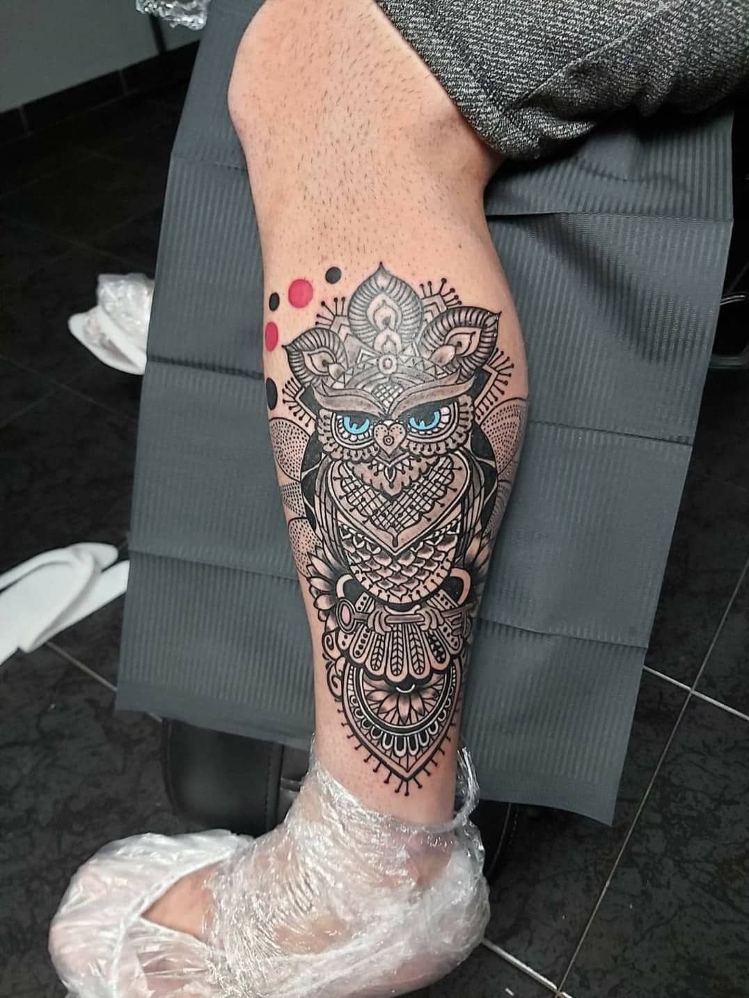 estevam-pinho-tattoo-artist-owl-ornamental-leg