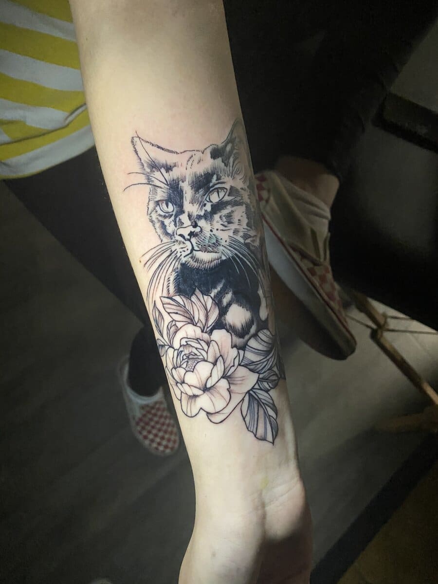 darbi-westman-tattoo-artist-cat-flowers
