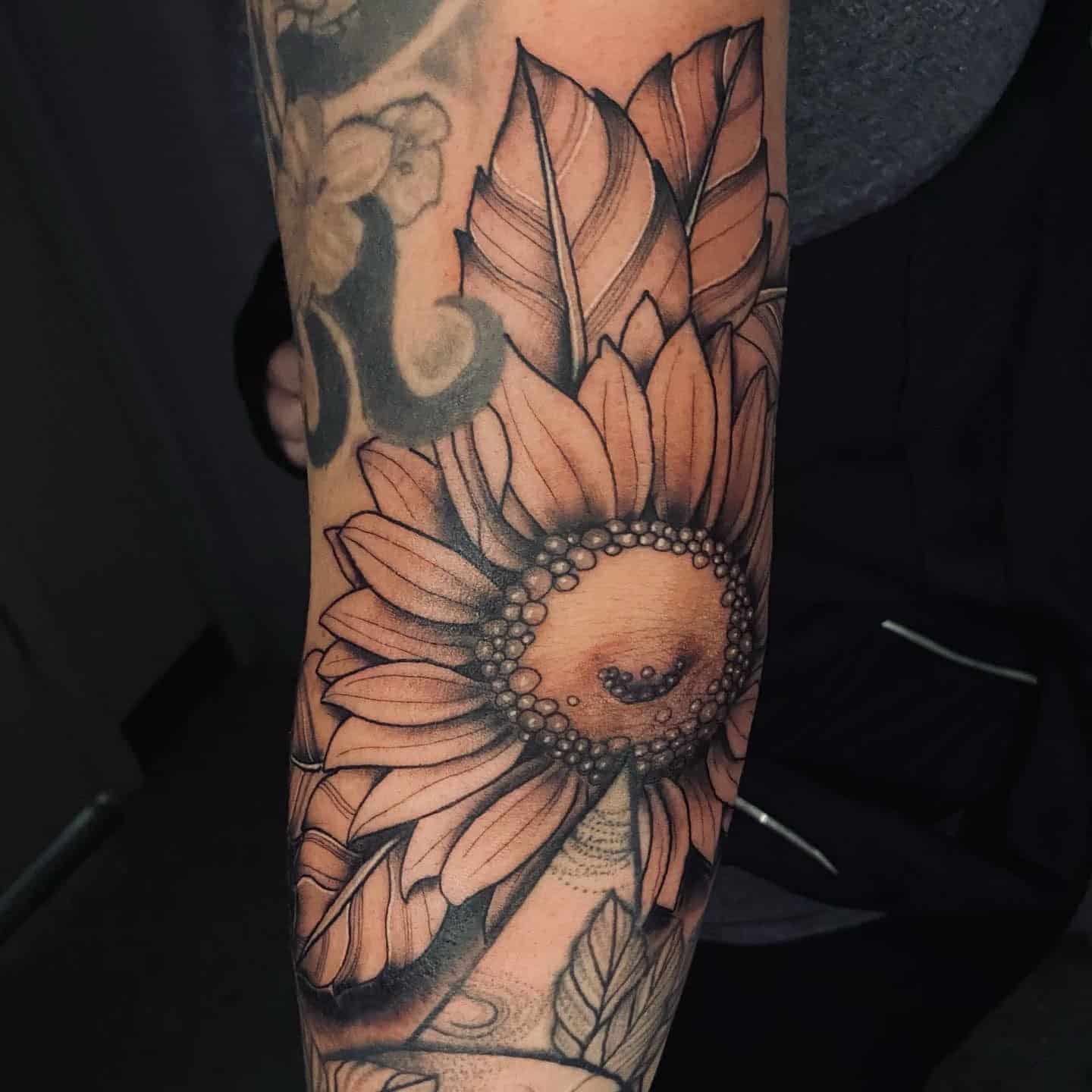 darbi-westman-tattoo-artist-sunflower