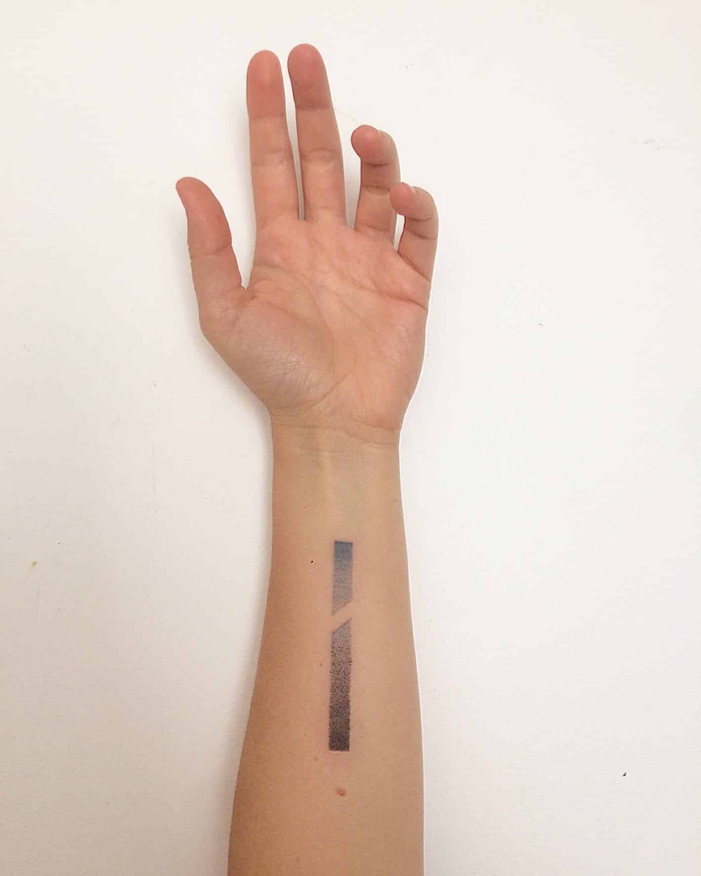 laotralore-tattoo-artist-line-arm