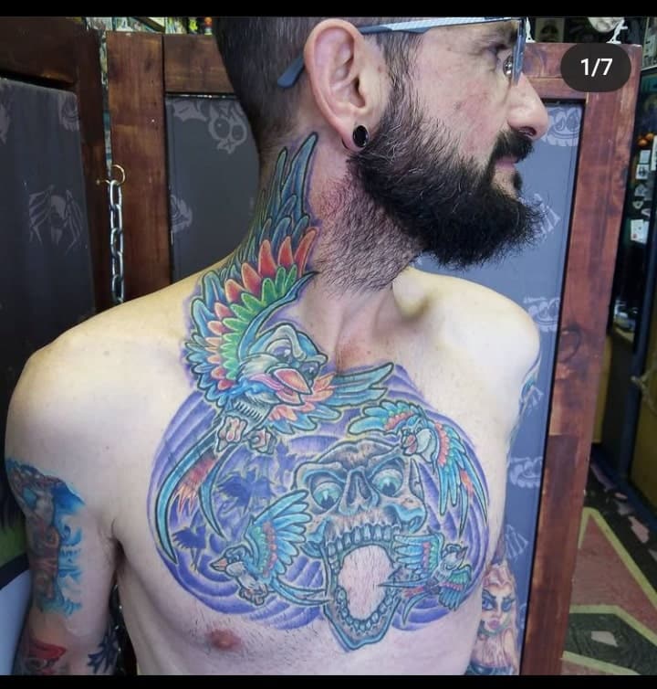 busta-boltoon-tattoo-artist-skull-chest-color