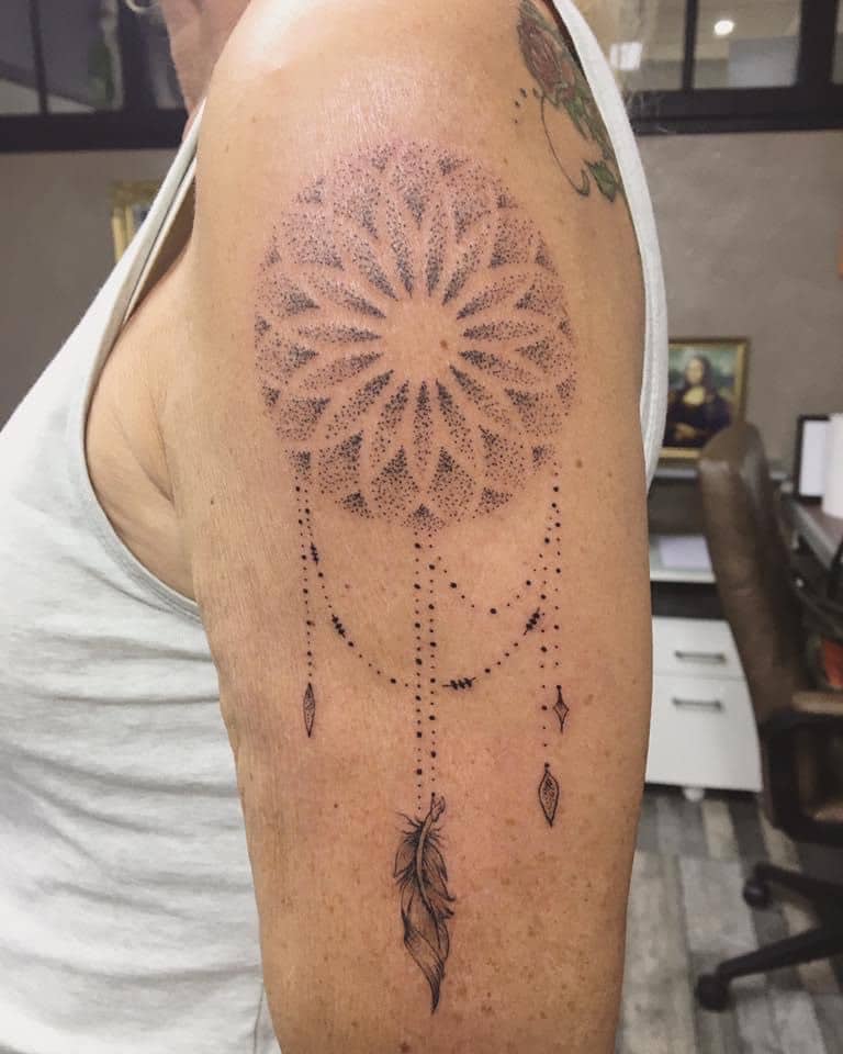 celi-dot-tattoo-artist-ornamental-shoulder-dotwork