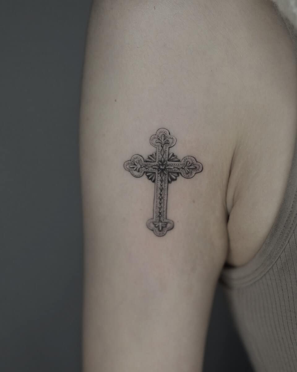 jo-ink-tattoo-artist-cross-shoulder