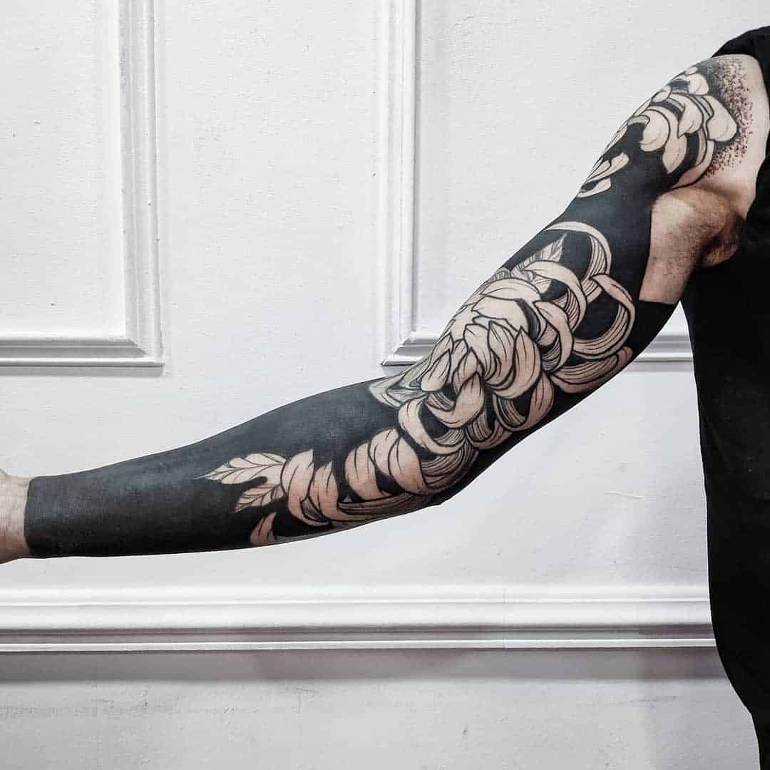 blackout-flower-negative-space-tattoo