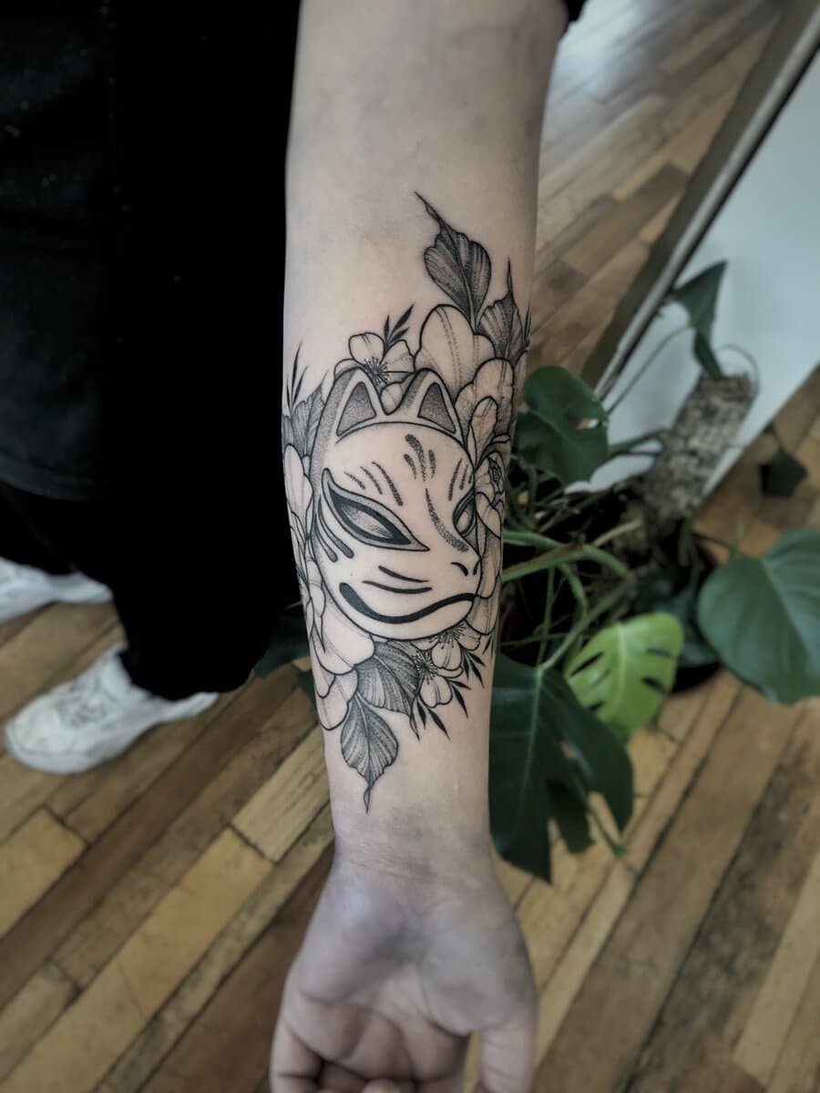 camila-camps-tattoo-artist-cat-flowers-arm