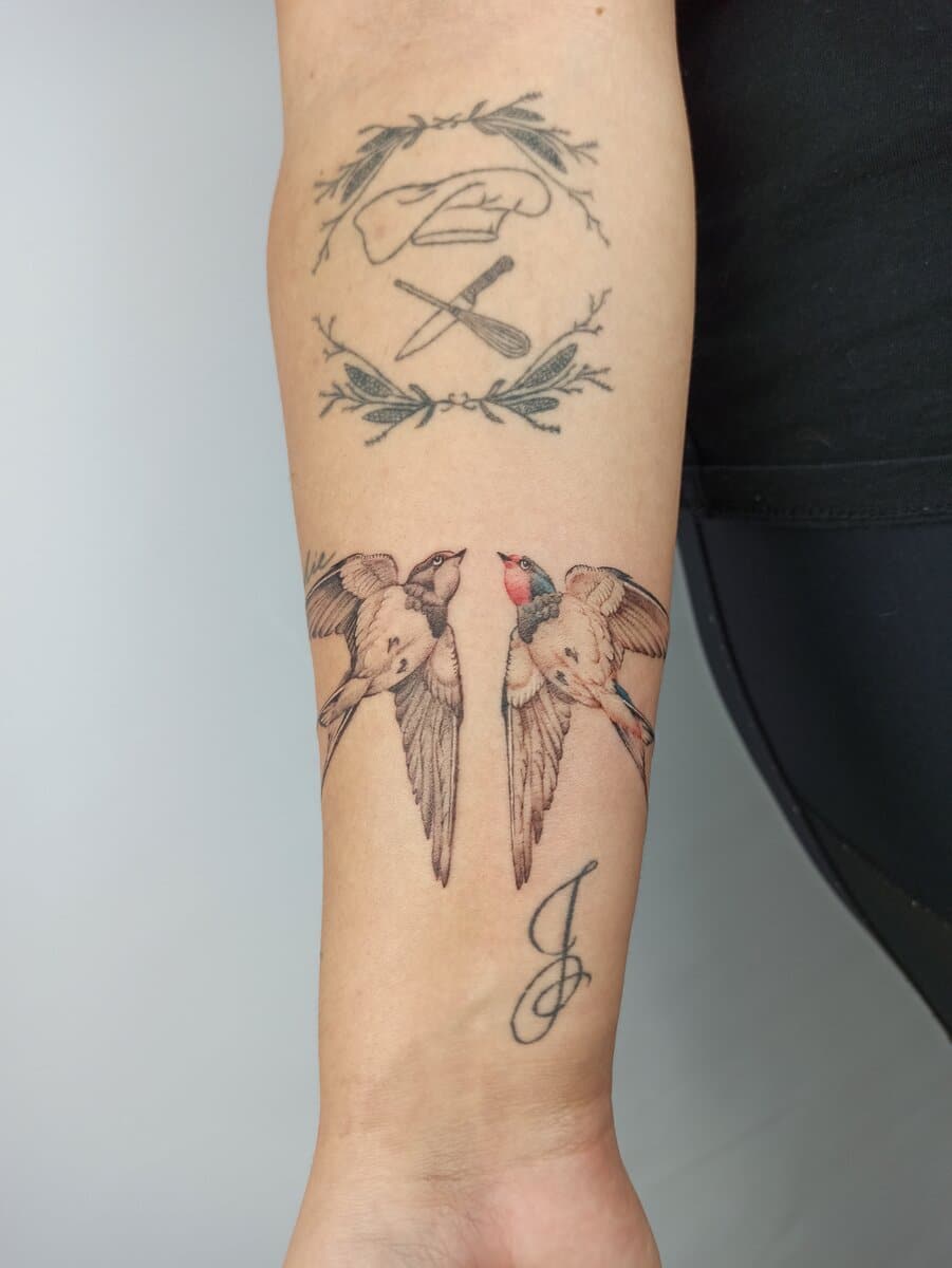 laura-aguilar-tattoo-artist-birds