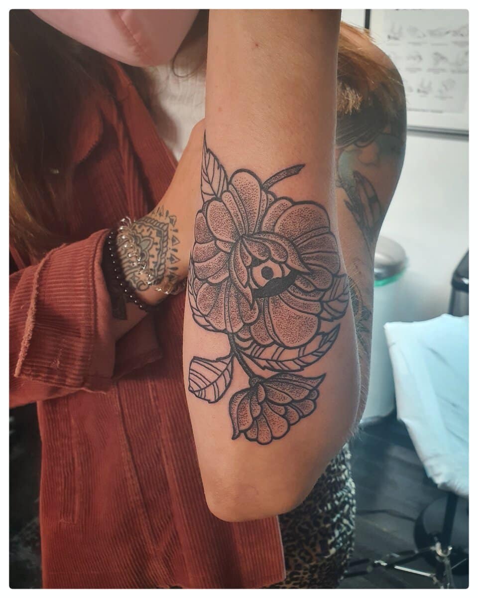 rou-tattoo-artist-flower-arm-2