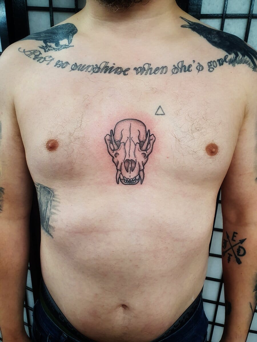 rou-tattoo-artist-skull-chest