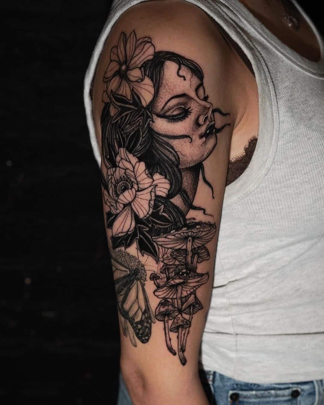woman-portrait-flowers-mushrooms-hira-tattoo