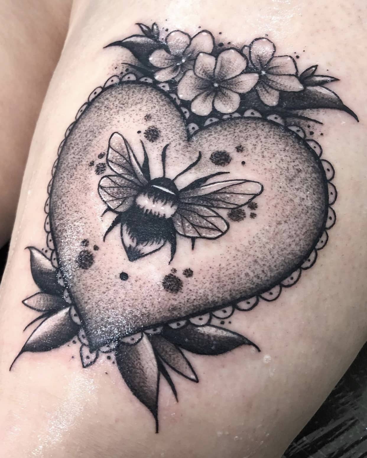 lowri-elizabeth-rogers-cardiff-tattoo-artist-heart-bee