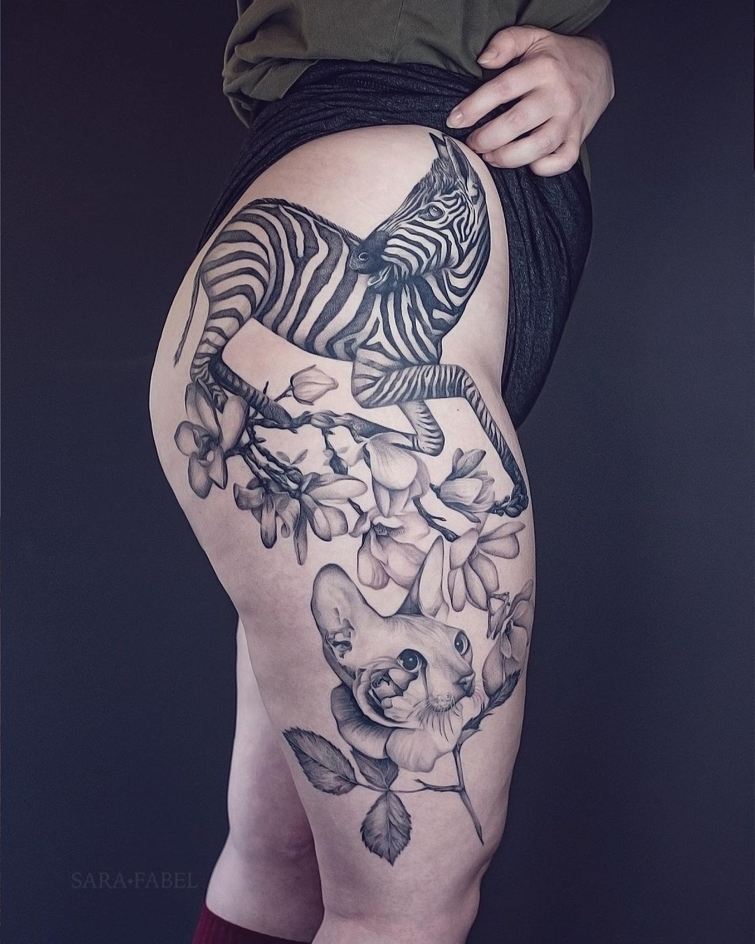 sara-fabel-tattoo-artist-zebra-flowers-kitten-leg