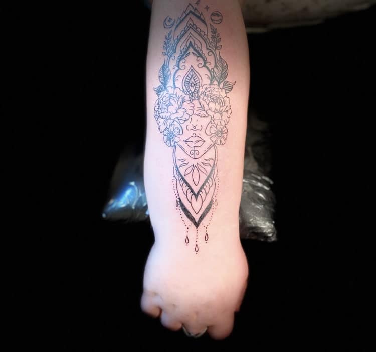 kristal-haze-tattoo-artist-ornamental-woman-arm