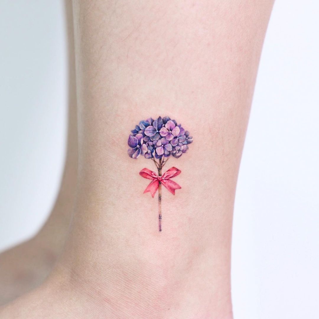 hydrangea-tattoo-realistic-minimal-haeny