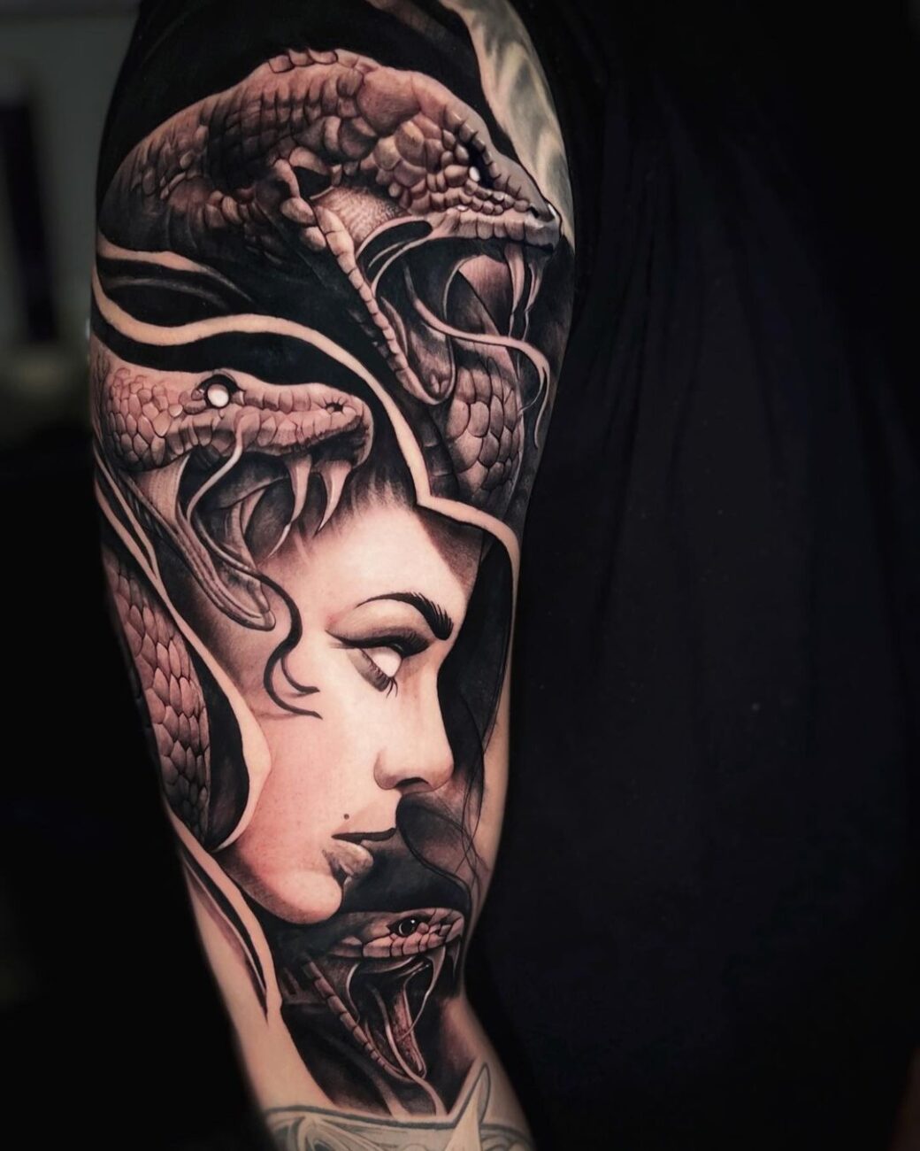 medusa-tattoo-hyper-realism-leo-black