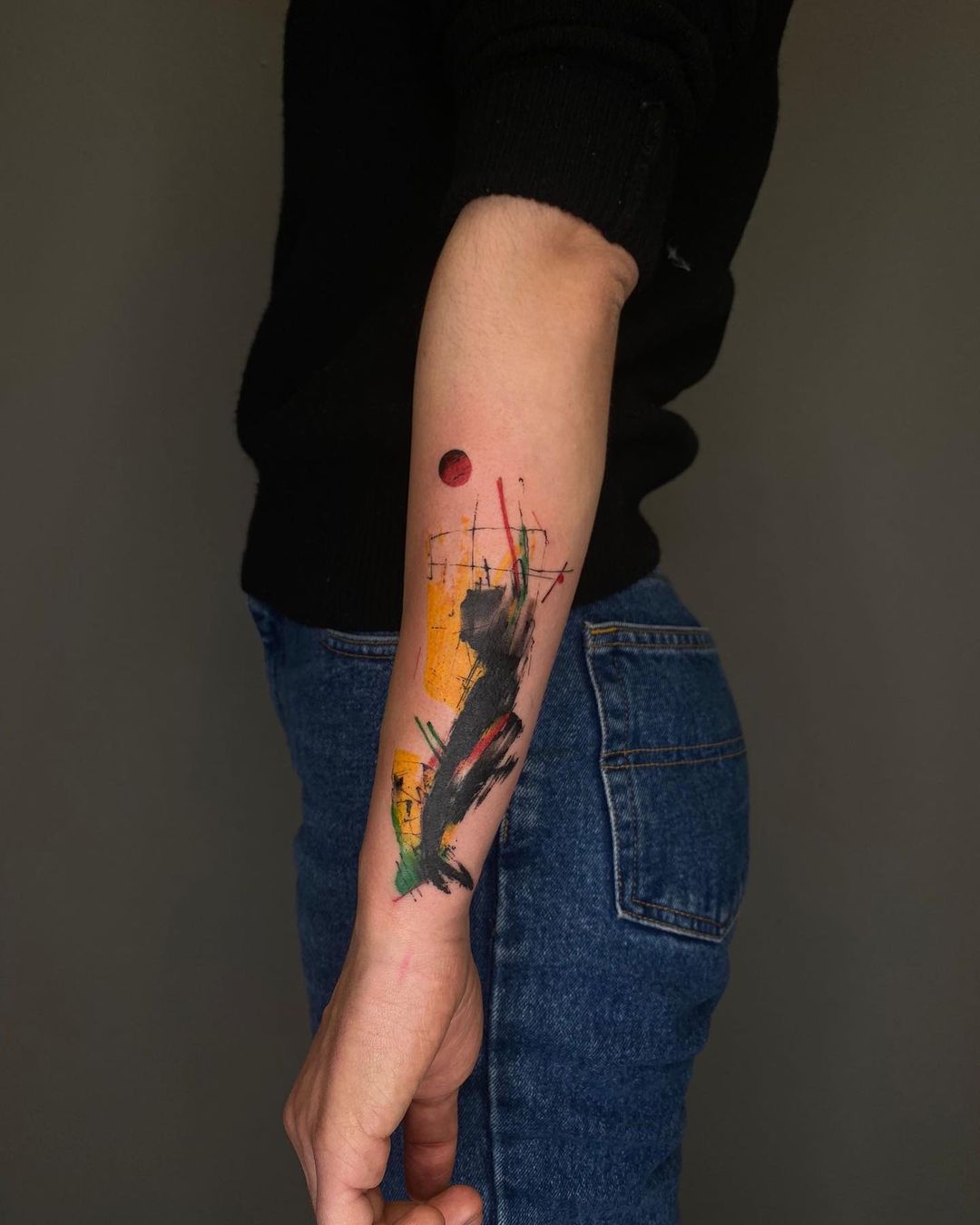 abstract-tattoo-arm-color-grave-de-noir