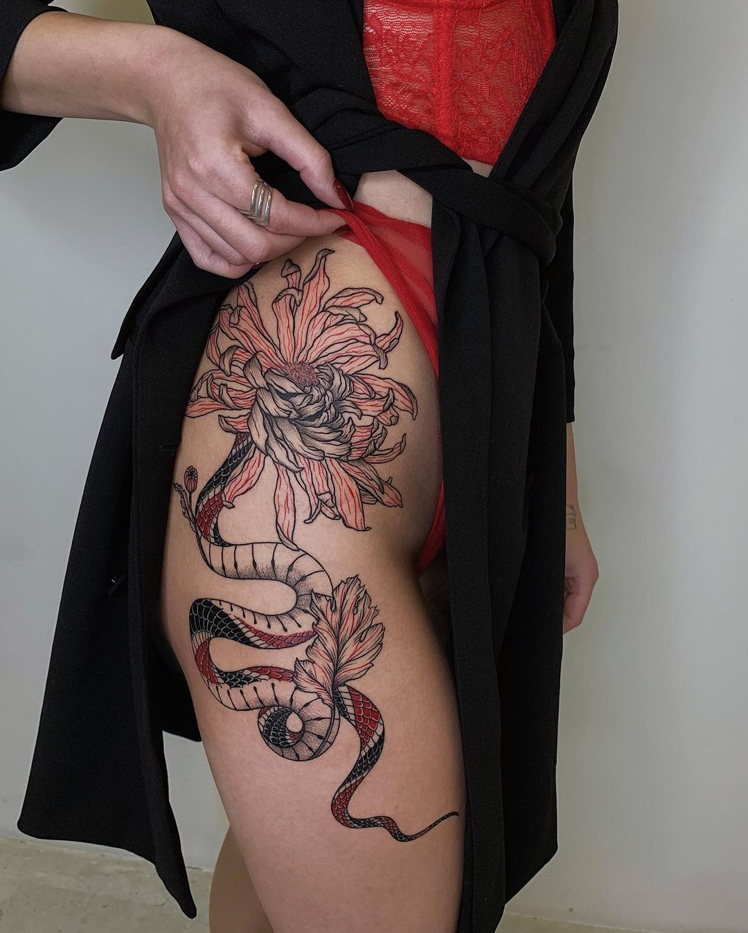 aesthetic-snake-flower-tattoo-alyona-hamova
