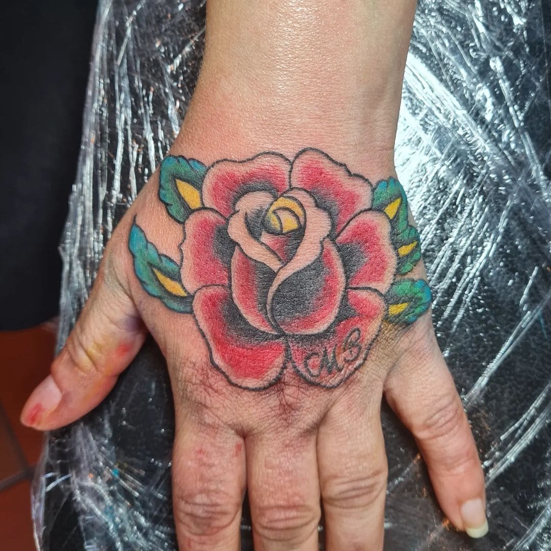 flower-hand-tattoo-red-corner-uelzen