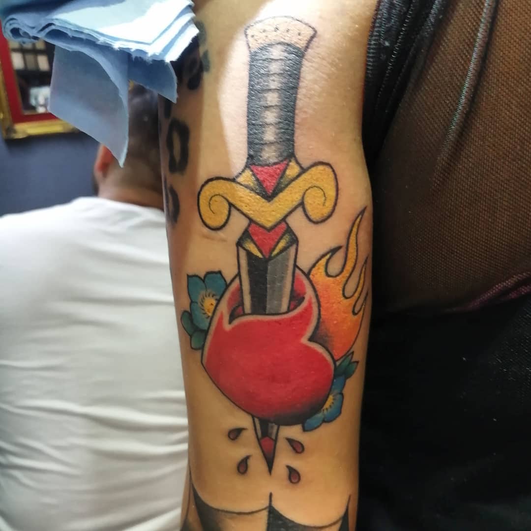heart-dagger-tattoo-american-traditional-mike
