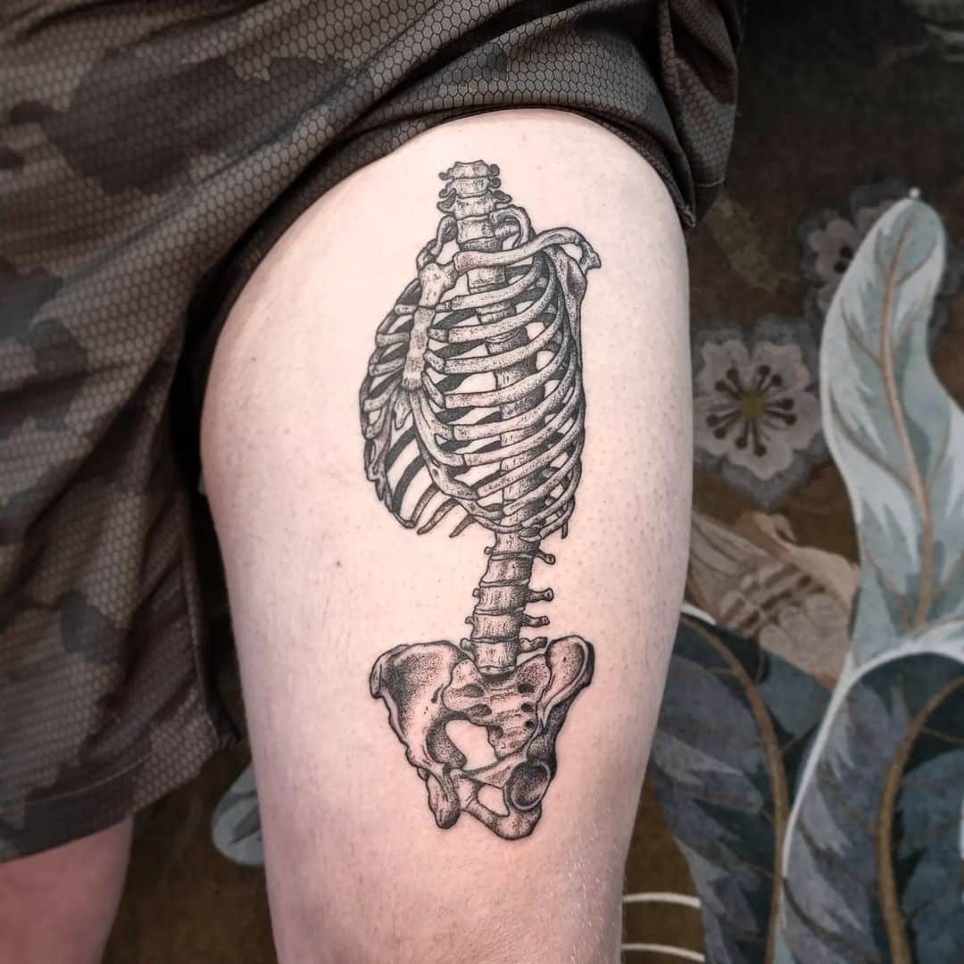 anatomical-tattoo-realistic-skeleton-lydia