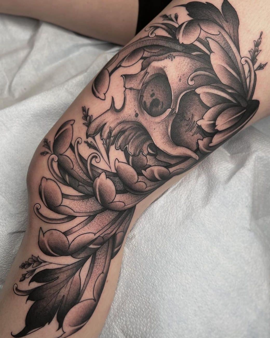 la-tattoo-danielle-skye-skull-leg-tattoo