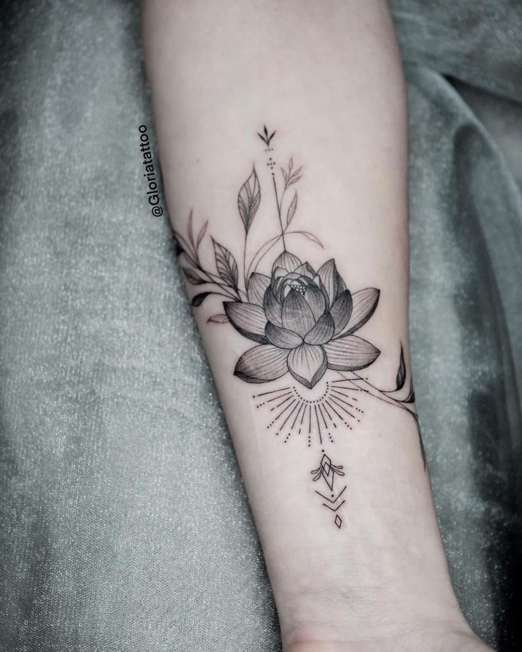 la-tattoo-gloria-zhang-lotus-flower-tattoo