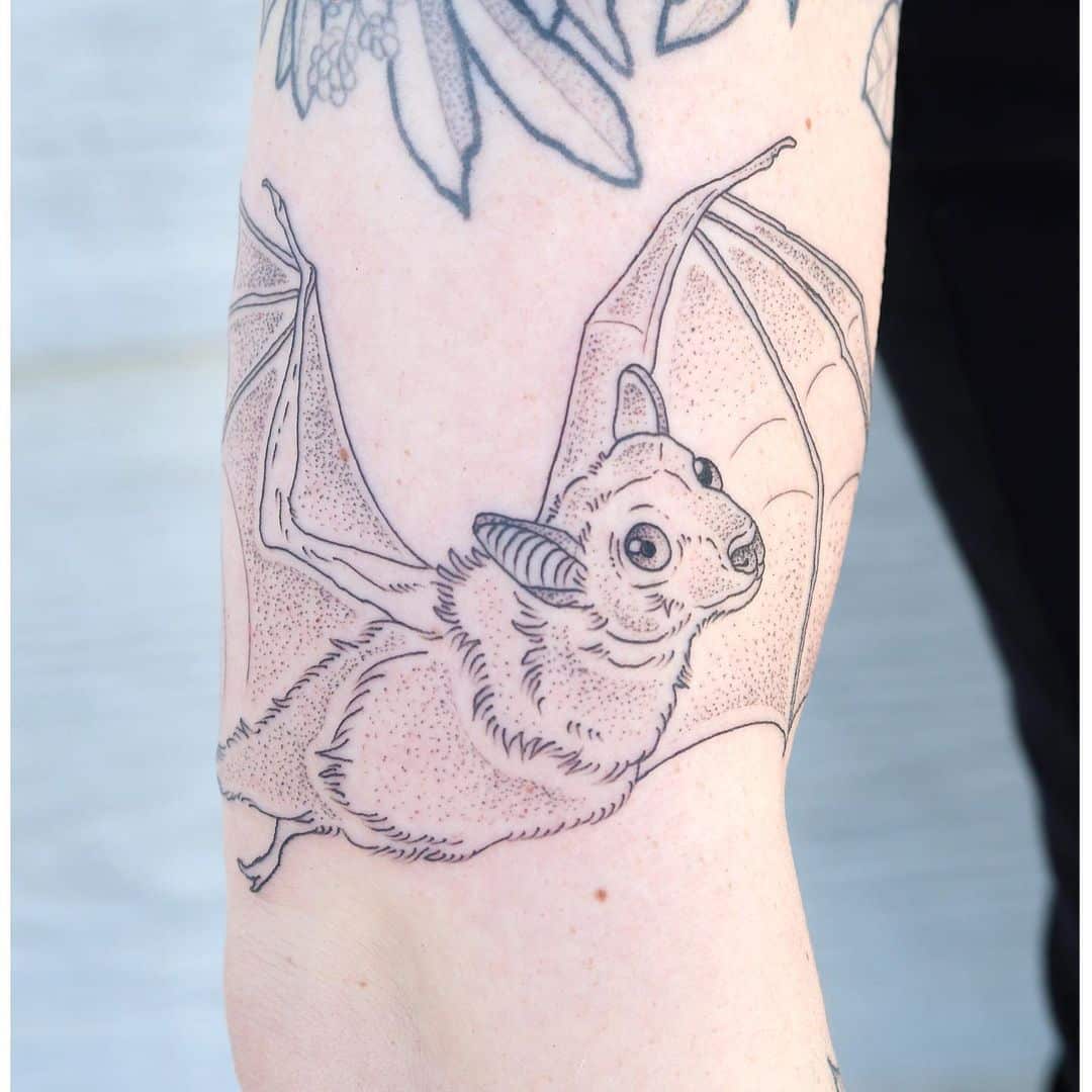 la-tattoo-shops-puppy-arts-lilly-anchor-bat-tattoo