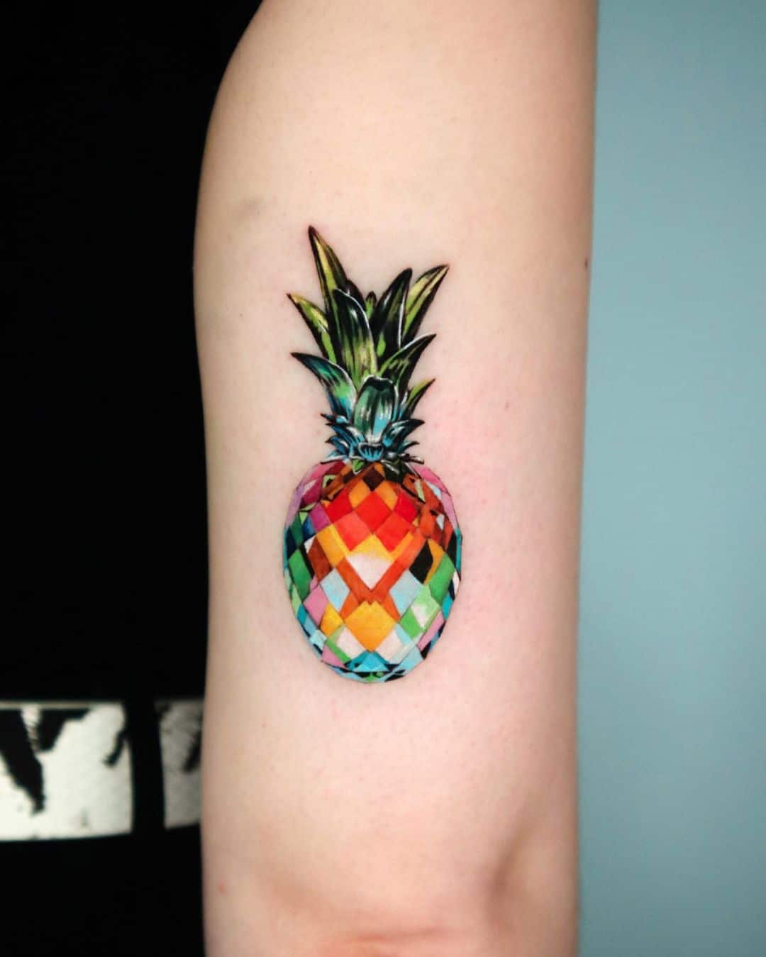 gemstone-pineapple-tattoo-non-lee-ink