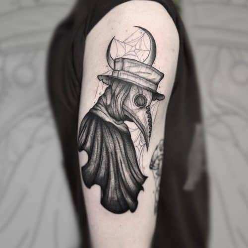 plague-doctor-delicate-drawing-realistic-tattoo-spider-web-frangoth-tattoo