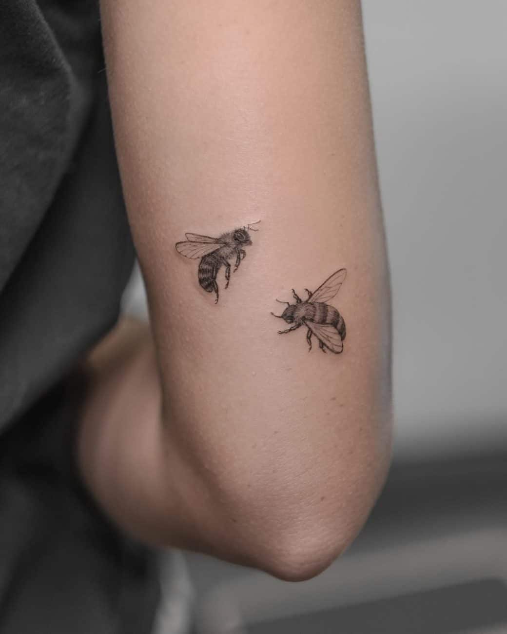Minimalist Tiny Bee Tattoo Orangetattooshop Minimalist Tiny Bee Tattoo Orangetattooshop