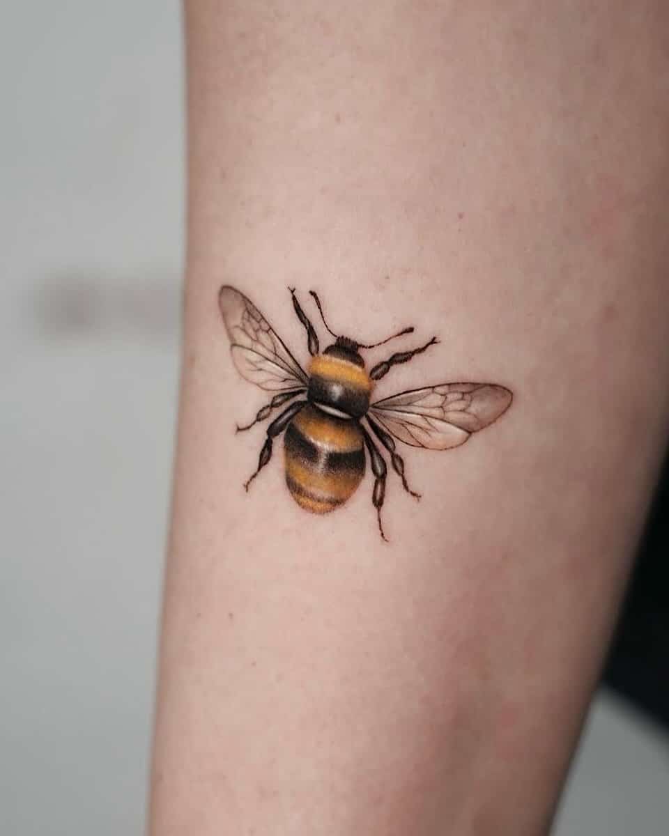 bee-tattoo-meaning-realism-color-hoze