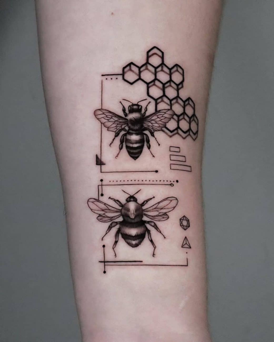 geometric-bee-tattoo-ejin
