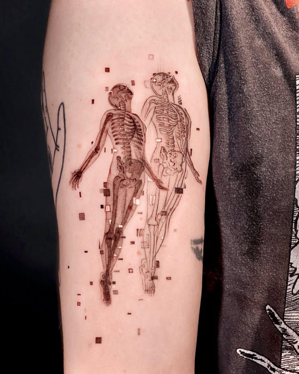 human-body-glitch-distortion-tattoo-sophie