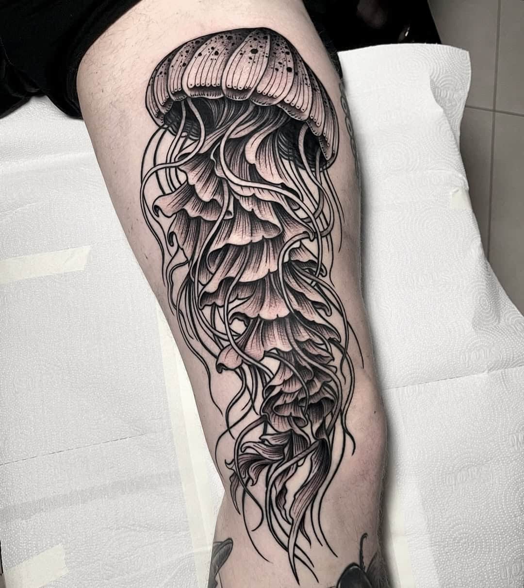 hyper realistic jellyfish tattoo kayron loureiro