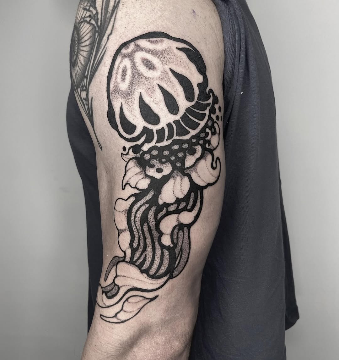 jellyfish thick line tattoo pajari