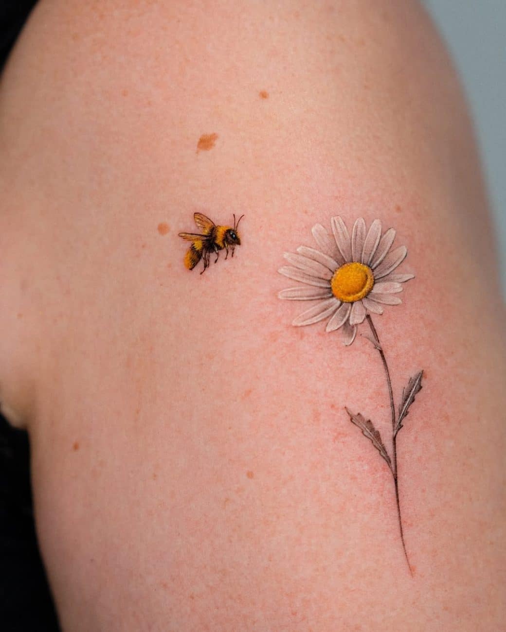 Minimalist Tiny Bee Tattoo Orangetattooshop Minimalist Tiny Bee Tattoo Orangetattooshop
