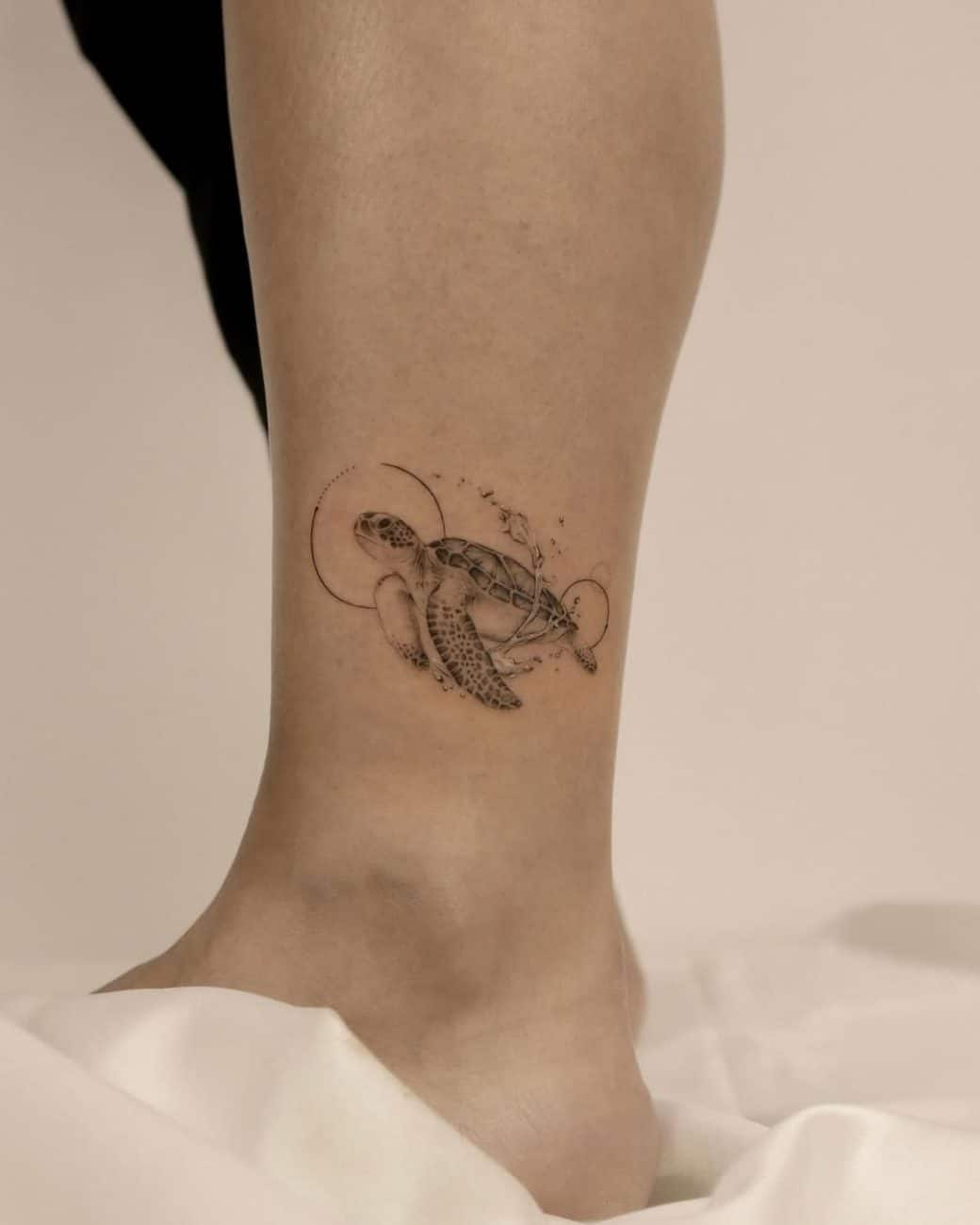 turtle-tattoo-meaning-micro-realism-sophie-fineline