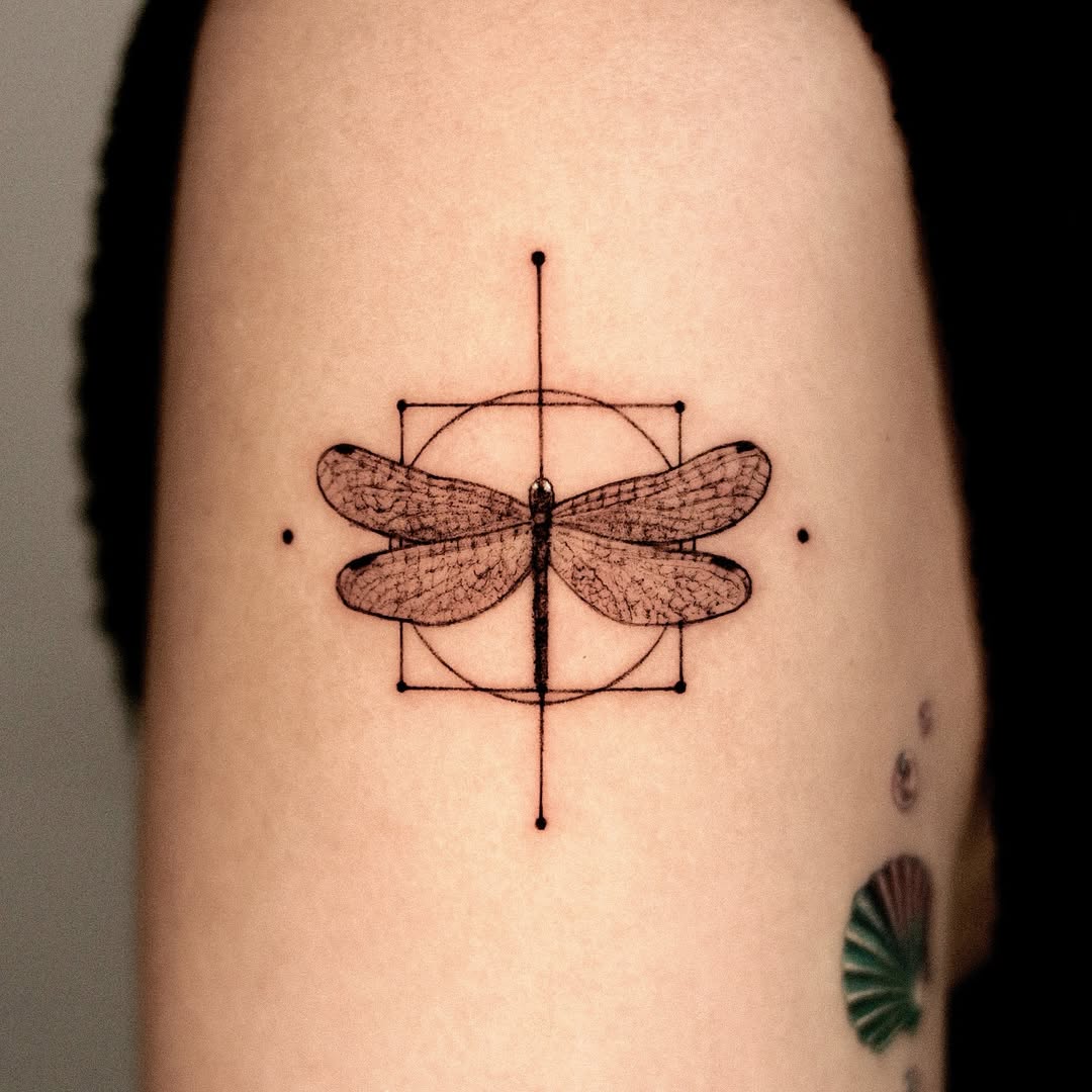 dragonfly-tattoo-meaning-geometric-tattoo-hwan