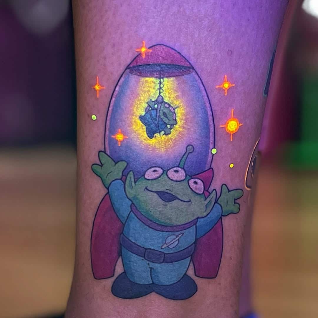 glow-in-the-dark-tattoos-the-claw-toy-story-amanda-carmel